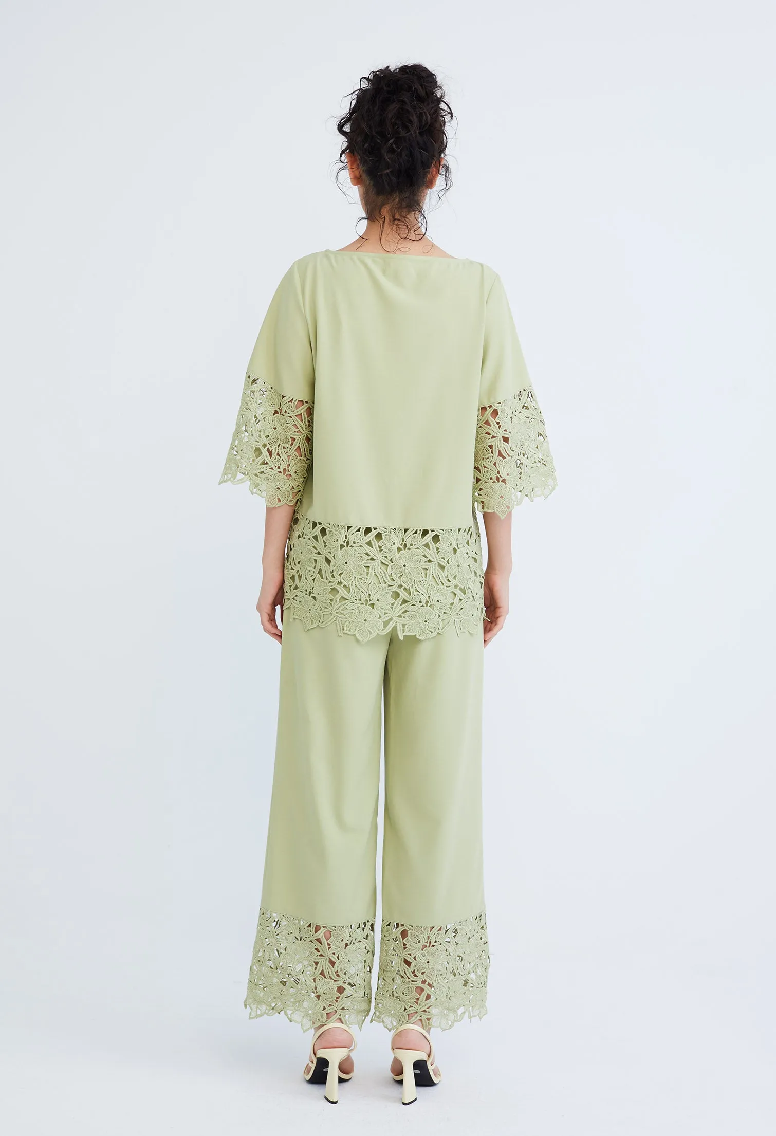 Peekaboo Guipure Lace Hemmed Blouse