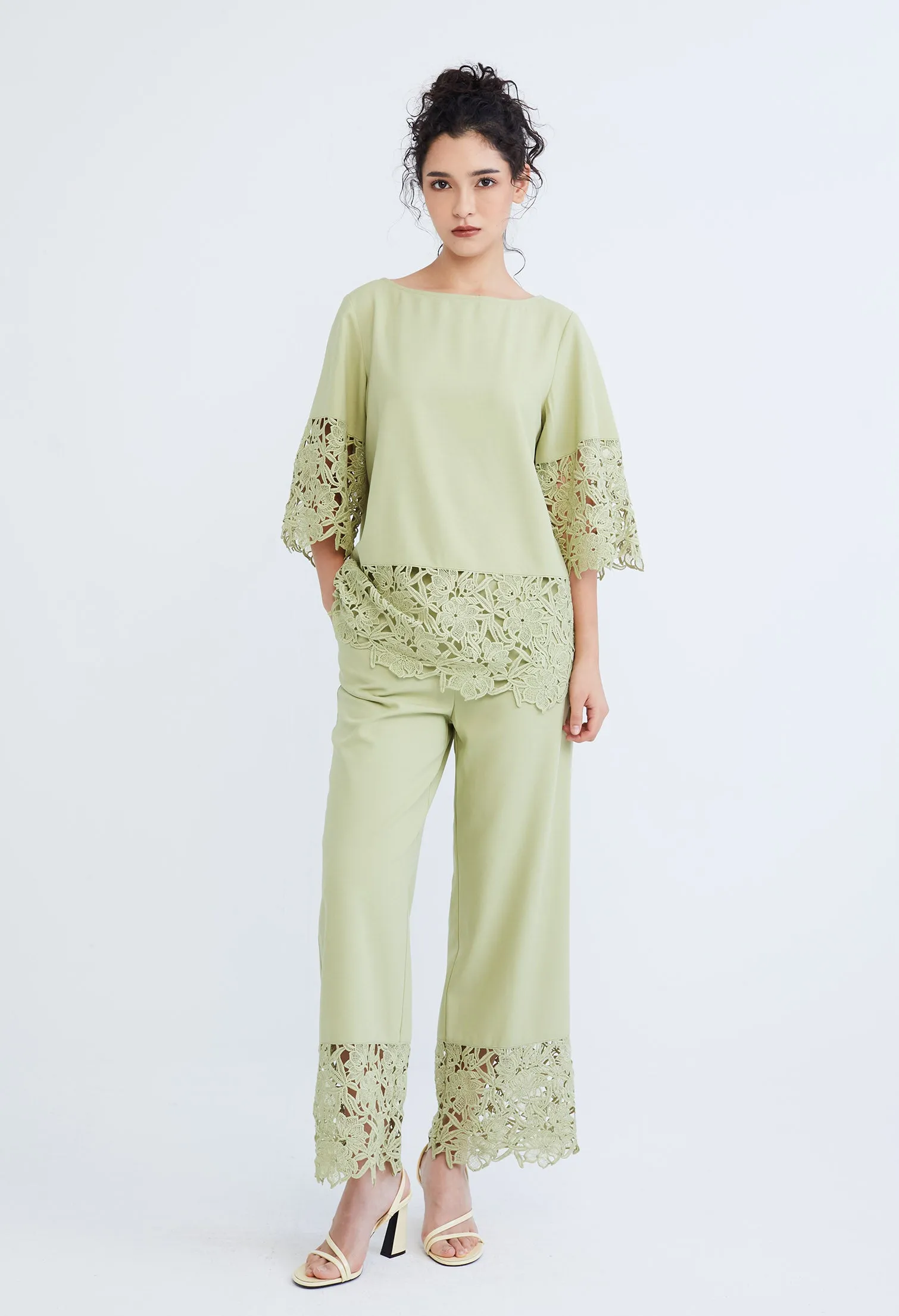 Peekaboo Guipure Lace Hemmed Blouse